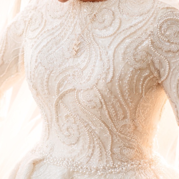 Custom made fully hand embroidered bridal dress! Hijjab friendly long sleeve max - Picture 7 of 7
